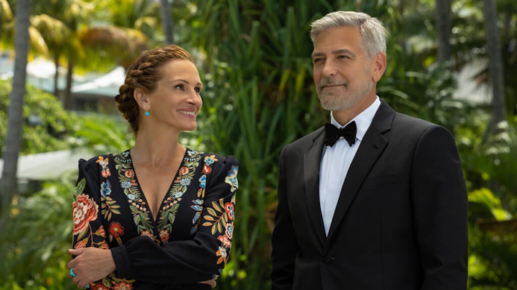 Julia Roberts and George Clooney in "Ticket to Paradise" (Universal)