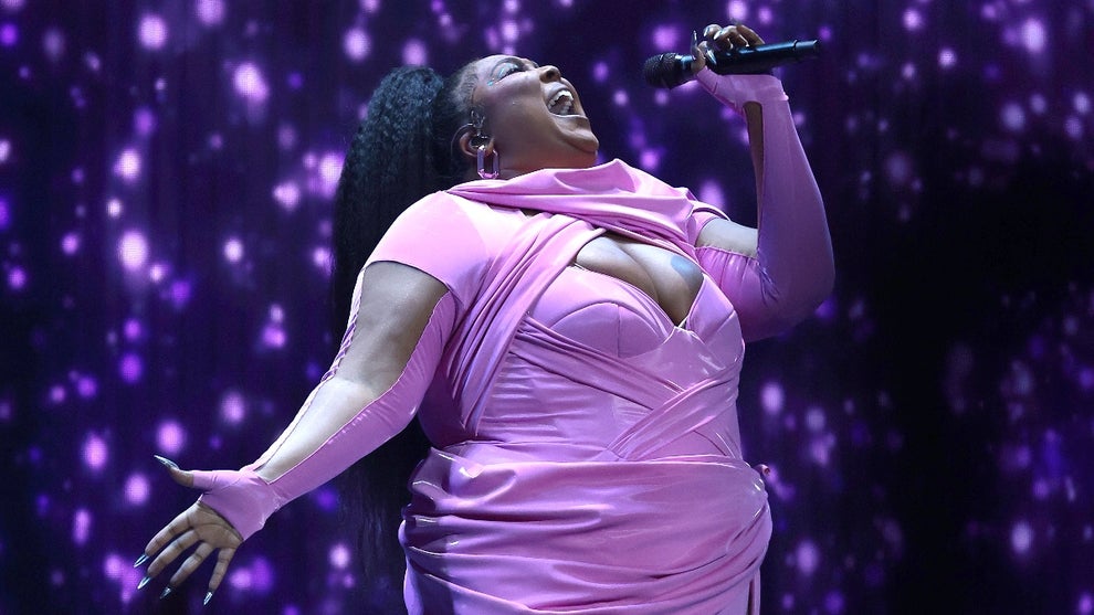 Lizzo performing at the 2022 VMAs