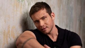 9-1-1 actor Oliver Stark headshot