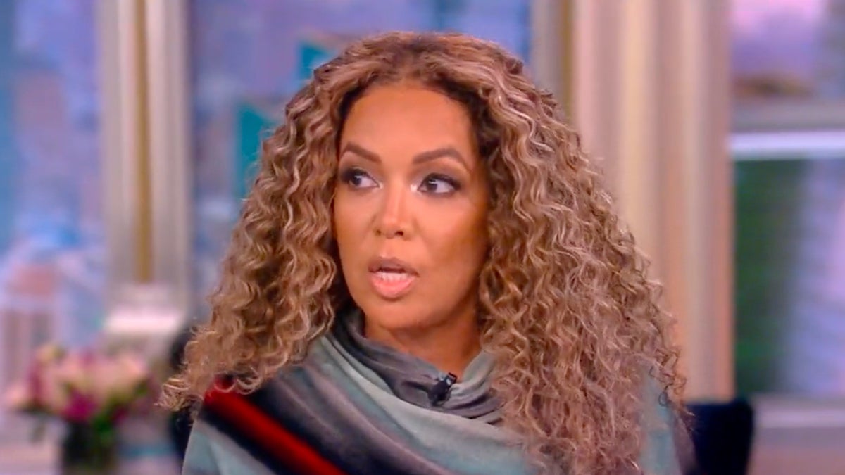 The View Host Sunny Hostin on Elizabeth IIs Death: We Can Mourn the