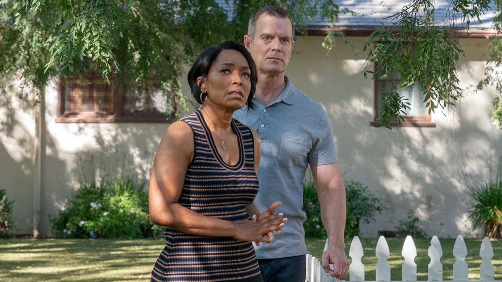 9-1-1: L-R: Angela Bassett and Peter Krause in the "Devil You Know" episode of 9-1-1 airing Monday, Oct. 3 (8:00-9:00 PM ET/PT) on FOX. CR: Jack Zeman. ©FOX Media LLC.