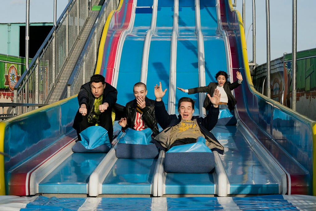 Bumper In Berlin Bumper Covers Take On Me x 99 Luftballoons (Video)