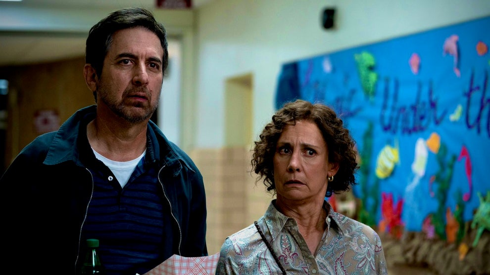 Somewhere in Queens Ray Romano and Laurie Metcalf(1)