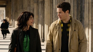‘Pitch Perfect: Bumper in Berlin’ Stars Adam Devine and Sarah Hyland Admit It’s ‘Easy’ Falling in Love With Each Other on Screen (Video)