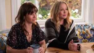 dead-to-me-season-3-linda-cardellini-christina-applegate
