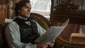 henry-cavill-enola-holmes-2