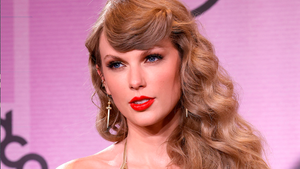 Taylor Swift at the 2022 American Music Awards