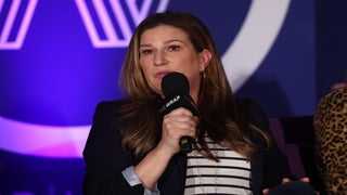 Ana Gasteyer Says It’s an ‘Exciting Time’ for Women in Comedy: ‘There’s So Much More Opportunity’ (Video)