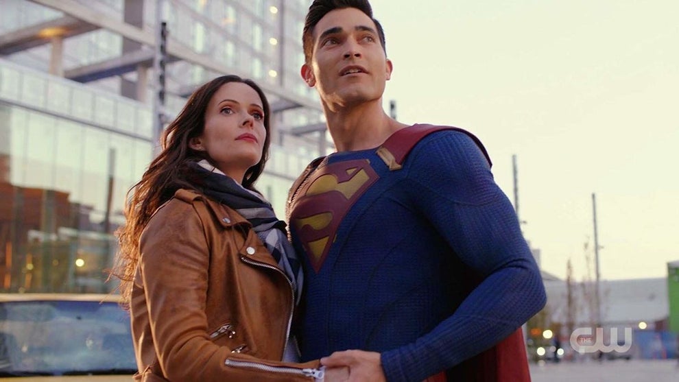 Tyler Hoechlin as Clark Kent and Elizabeth Tulloch as Lois Lane in "Superman & Lois" (The CW)