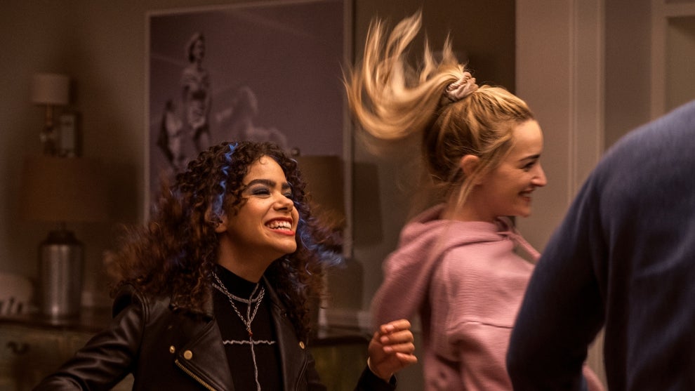 Antonia Gentry as Ginny Miller and Brianne Howey as Georgia Miller in Netflix's "Ginny & Georgia"