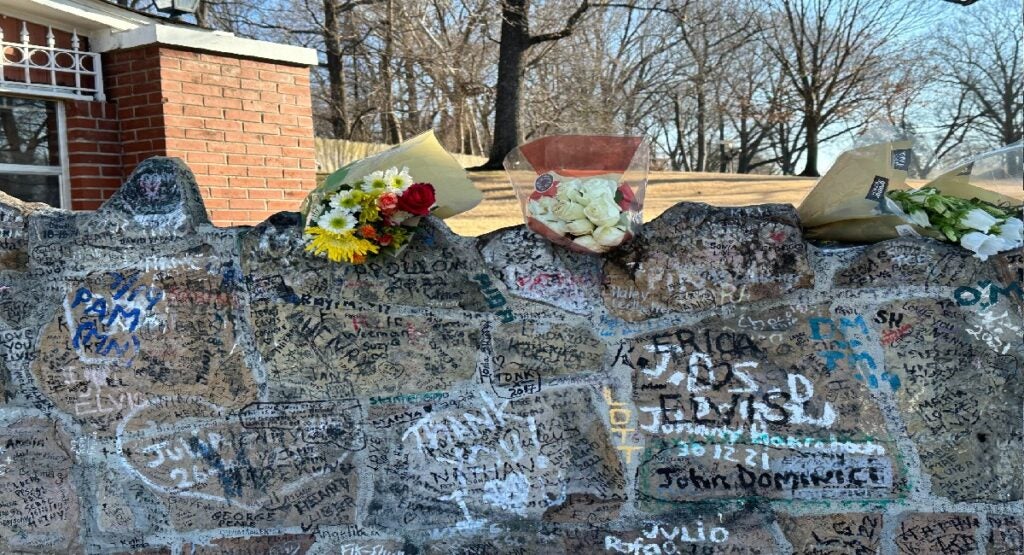 Fans laid roses outside of Graceland to pay tribute to Lisa Marie Presley