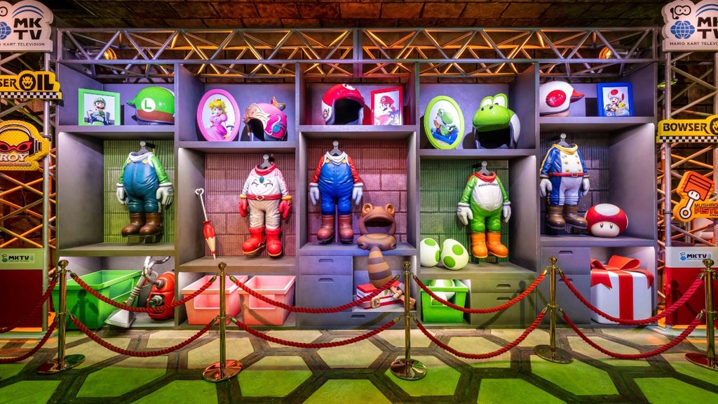 Mario Kart Bower's Challenge ride queue (5) - SNW at USH
