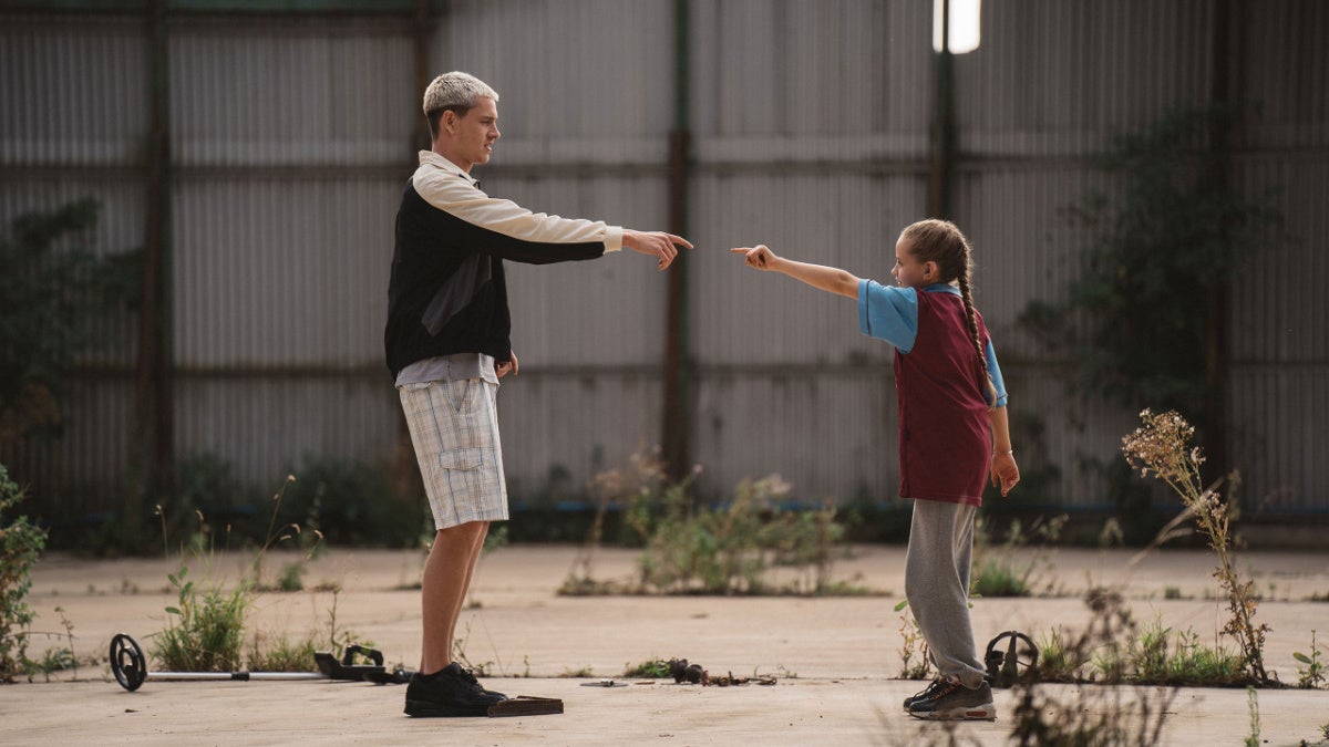 Scrapper Review: Dad and Daughter Bond in Lovely British Drama - Vimarsana News