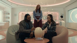 ‘The Pod Generation’ Review: Creepy Futuristic Satire Looks Great, Gets Tiring