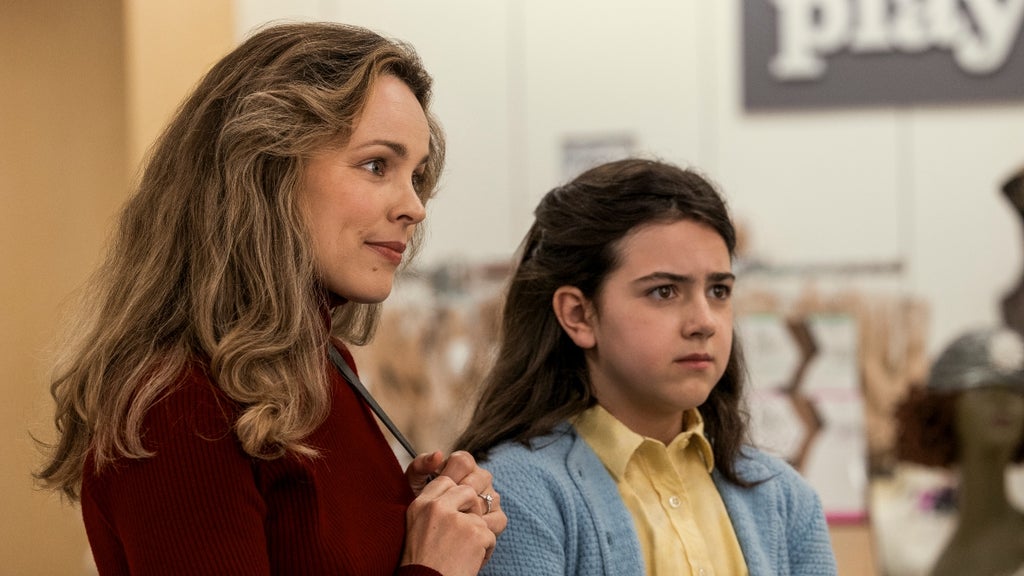 Rachel McAdams and Abby Ryder Fortson in "Are You There God? It's Me, Margaret" (CREDIT: Lionsgate)