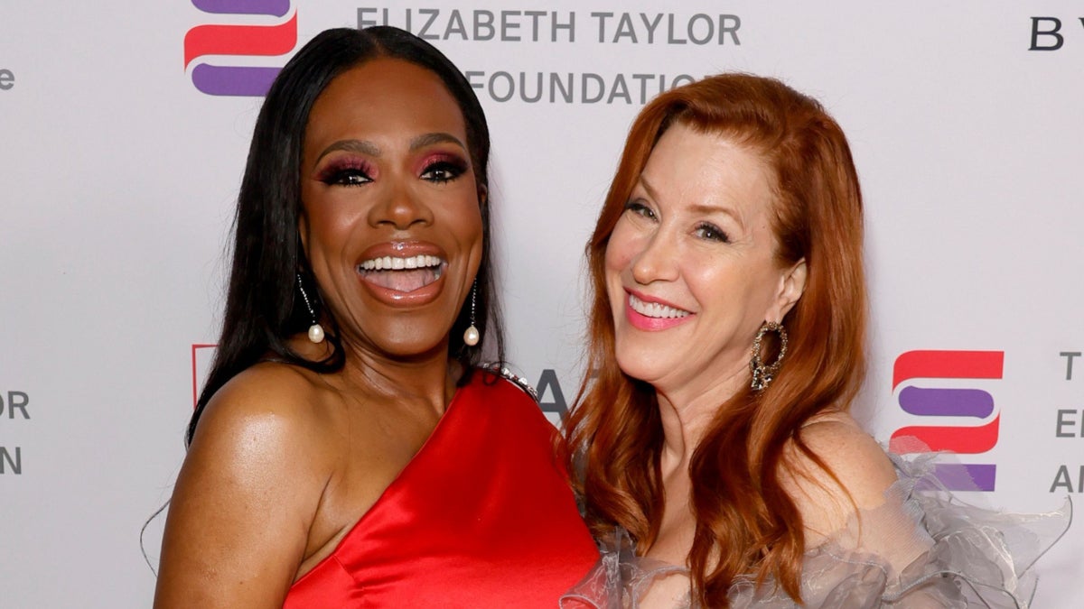 Lisa Ann Walter Says Sheryl Lee Ralph Helped Her Unlearn Negative Body ...