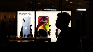 Apple Misses Wall Street Expectations on Revenue, Posts First Year-Over-Year Decline Since 2019