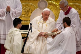 Pope Francis Commits Cardinal Sin With ‘Middle Finger’ Tweet