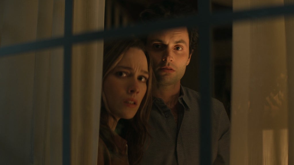 you-season-3-victoria-pedretti-penn-badgley