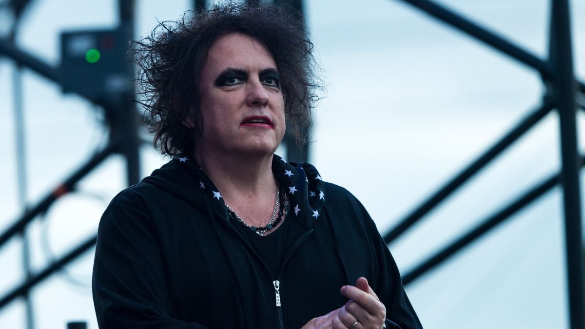 The Cure’s Robert Smith Calls Out Ticketmaster Over ‘Dynamic’ Price Surge: ‘Bit of a Scam’ thumbnail