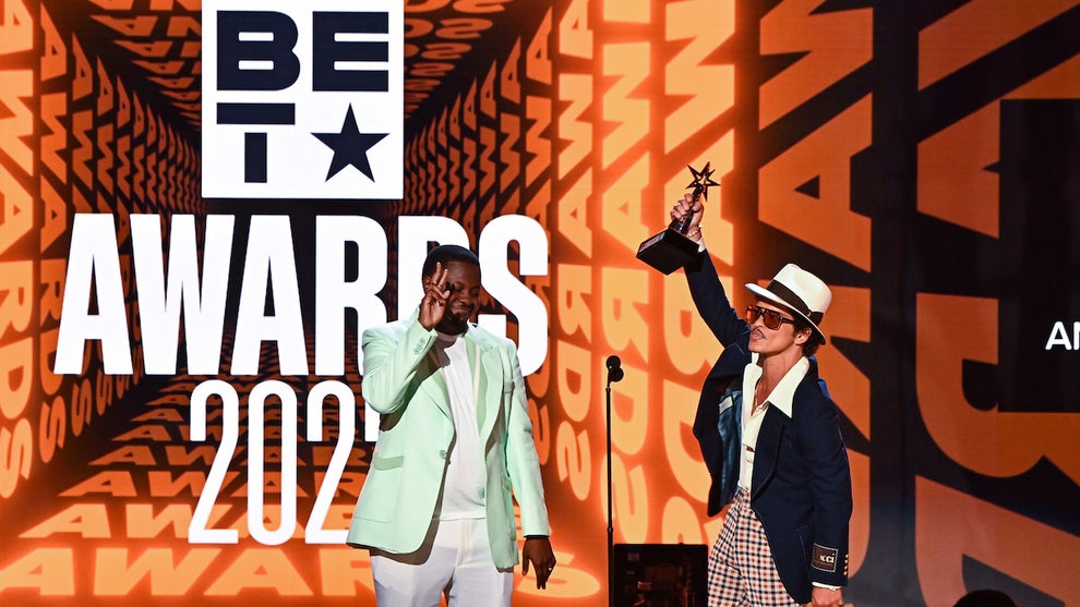 bet-awards-silk-sonic-2022
