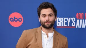 jake-borelli-greys-anatomy-abc-party-400-episodes