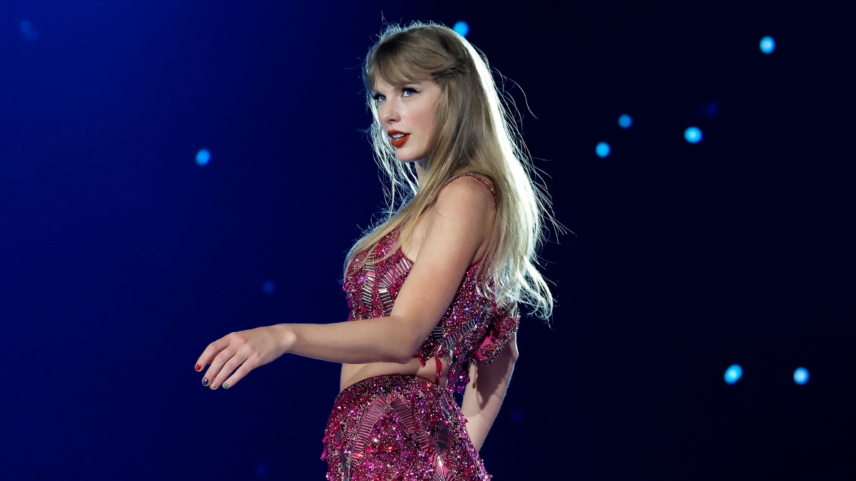 Taylor Swift Shocks Fans With Stage Trick During Eras Tour