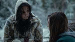 yellowjackets-courtney-eaton-sophie-nelisse-showtime