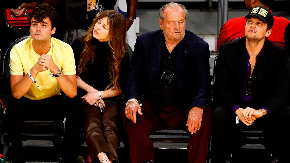 Jack Nicholson attends a game between the Memphis Grizzlies and the Los Angeles Lakers