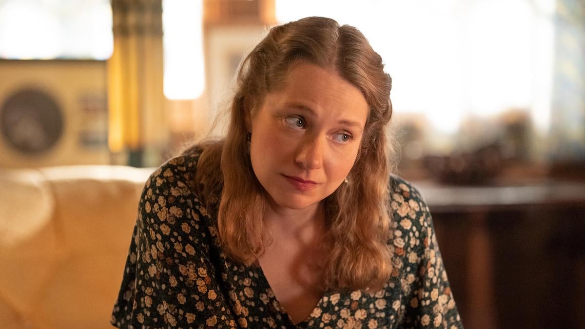 Tiny Beautiful Things Review Hulu Drama Showcases Kathryn Hahn’s Range