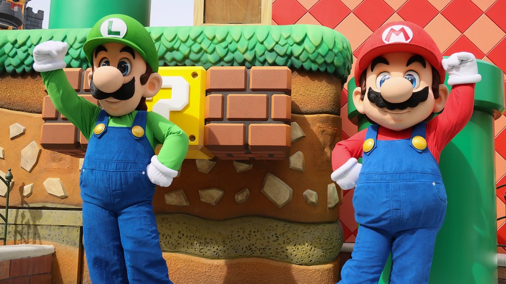 Super Mario Bros Luigi and Mario at SUPER NINTENDO WORLD