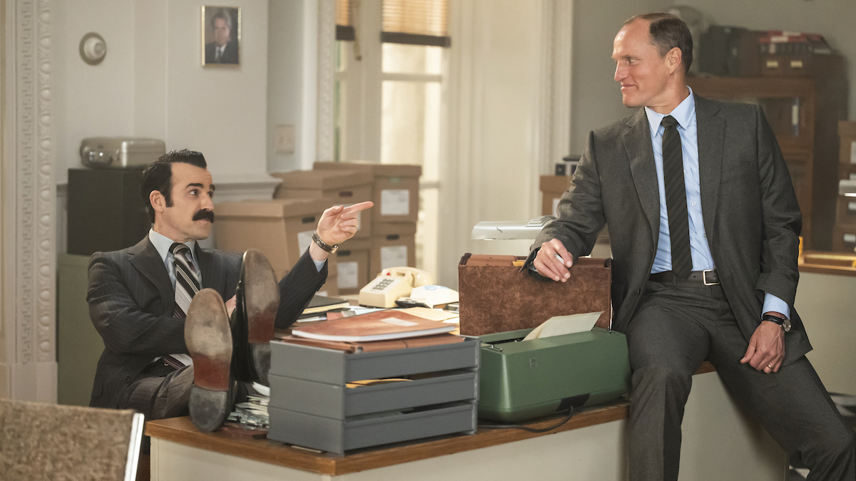 Justin Theroux and Woody Harrelson in a still from "White House Plumbers."