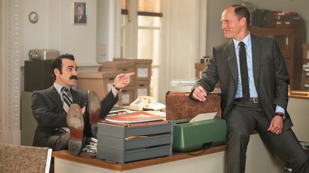 Justin Theroux and Woody Harrelson in a still from "White House Plumbers."