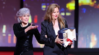 Watch Jane Fonda Hilariously Chuck Palme d’Or Certificate at Winner Justine Triet, Who Forgot to Take It (Video)