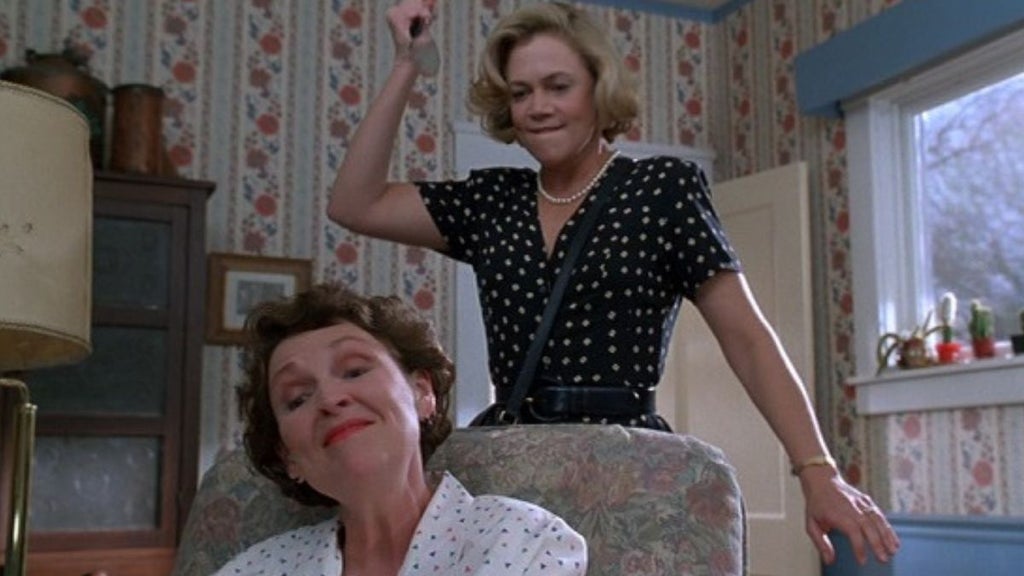 Kathleen Turner as Beverly Sutphin in "Serial Mom" (Photo credit: Universal Pictures, Savoy Pictures)