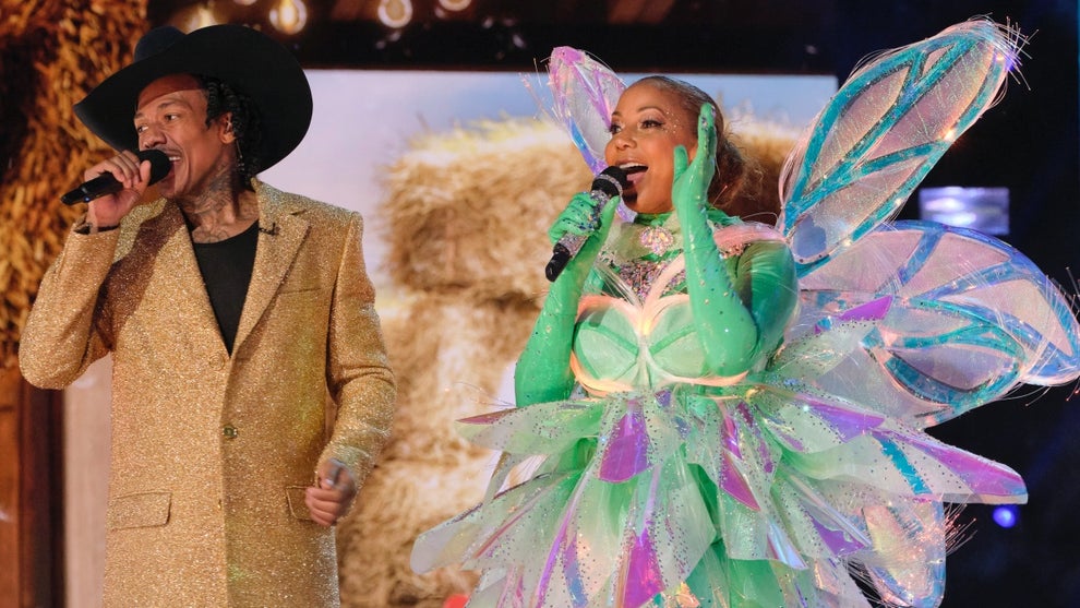 Nick Cannon and Holly Robinson Peete in the “80s Night” episode of THE MASKED SINGER (Photo: Fox)