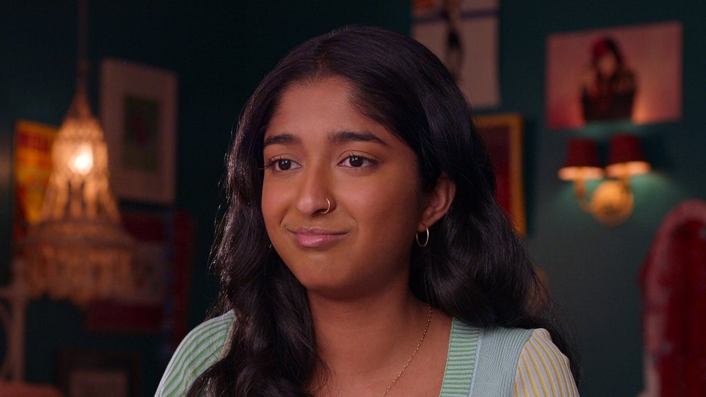 Maitreyi Ramakrishnan as Devi in "Never Have I Ever" (Netflix)
