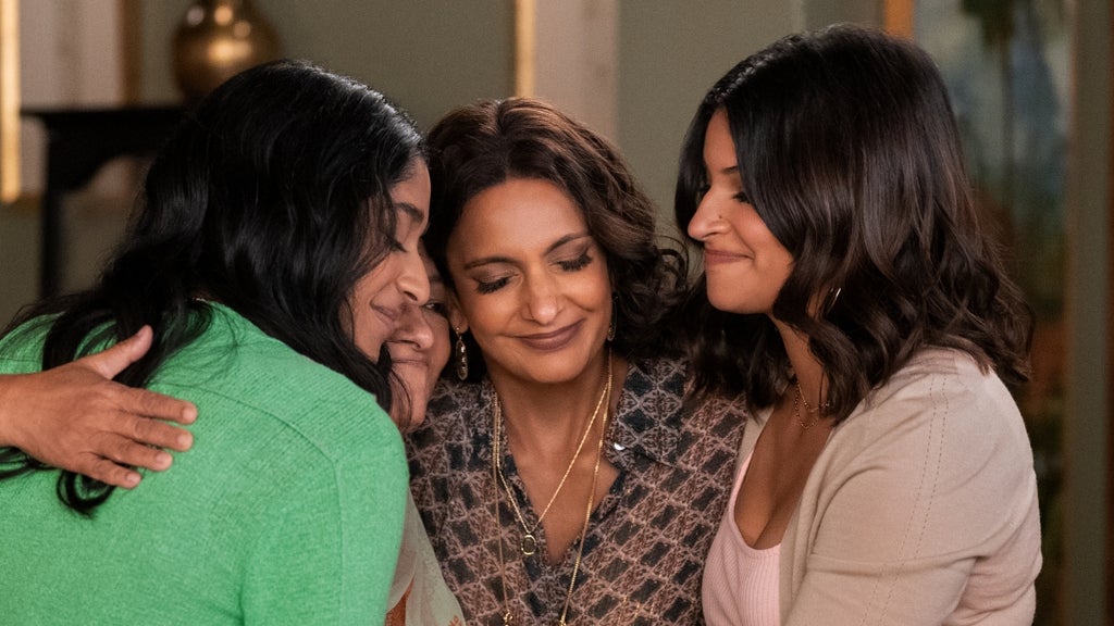 Maitreyi Ramakrishnan, Poorna Jagannathan and Richa Moorjani in "Never Have I Ever' (Netflix)