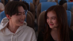 Sang Heon Lee and Anna Cathcart in "XO, Kittu" on Netflix