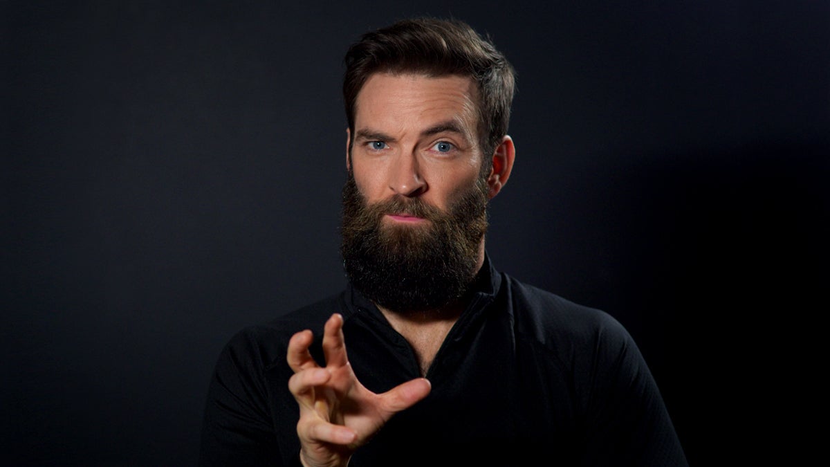 джейми дорнан hugo boss. ученыйдэвид харгрейве. сэм харгрейв режиссер. Sam hargrave. сэм харгрейв фильмы.