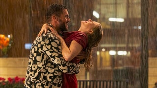 ‘The Other Two’ Star Heléne Yorke Says Finale’s Romantic Reunion Felt Like ‘The Notebook’: ‘What You See Is Just That One Take’