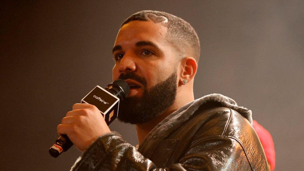 Drake speaks onstage during Drake's Till Death Do Us Part rap battle on October 30, 2021 in Long Beach, California. (Photo by Amy Sussman/Getty Images)