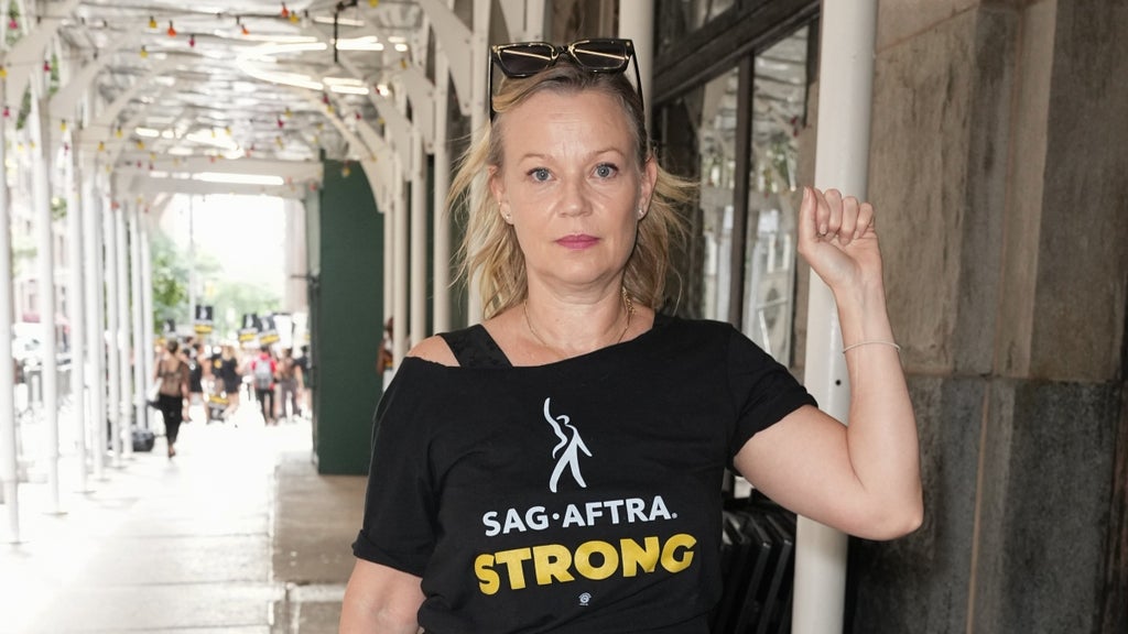 Samantha Mathis joins SAG-AFTRA members on the picket line outside of Netflix and Warner Bros on July 20, 2023 in New York City.