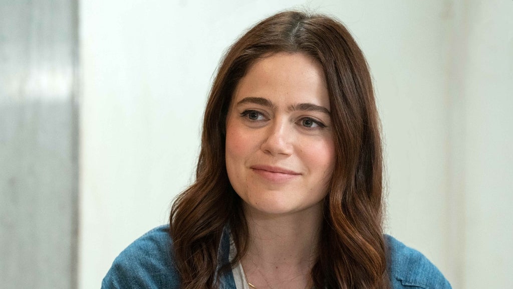 Molly Gordon as Claire in "The Bear" (Hulu)