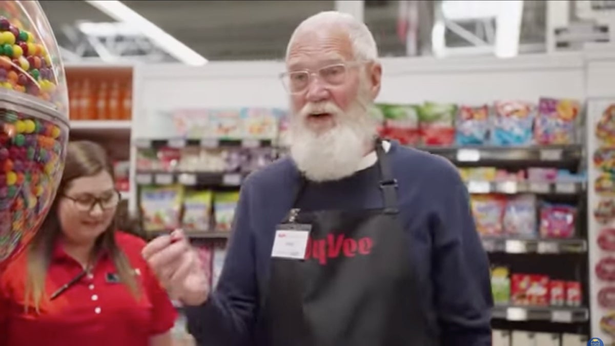 Watch David Letterman 'Work' at a HyVee Grocery Store