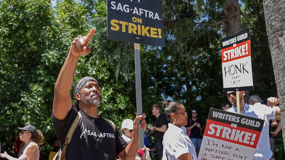 sag-aftra picket