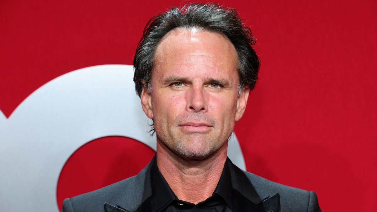 ¿Cuánto mide Walton Goggins?
