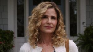 Kyra Sedgwick as Aunt Julia in "The Summer I Turned Pretty" (Prime Video)