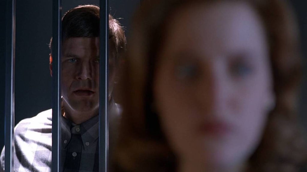 Nick Chinlund and Gillian Anderson in the Irresistible episode of "The X-Files"