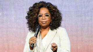 Oprah Winfrey Brings Supplies to Evacuees of ‘Overwhelming’ Hawaiian Wildfires